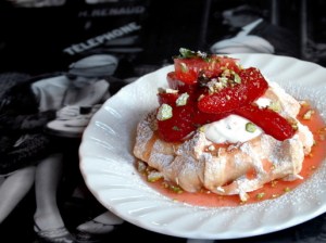 Strawberry meringues