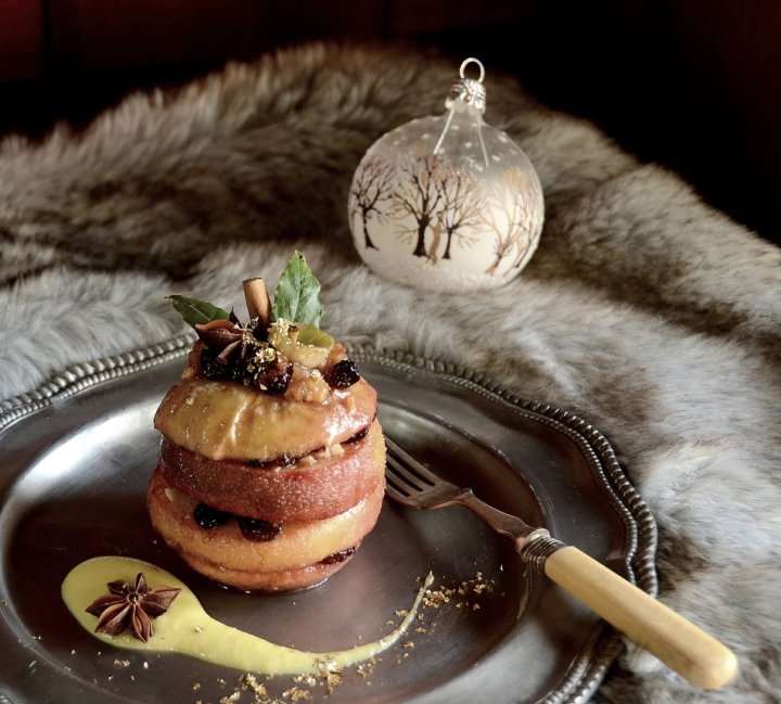 apple turret with amaretto sauce large