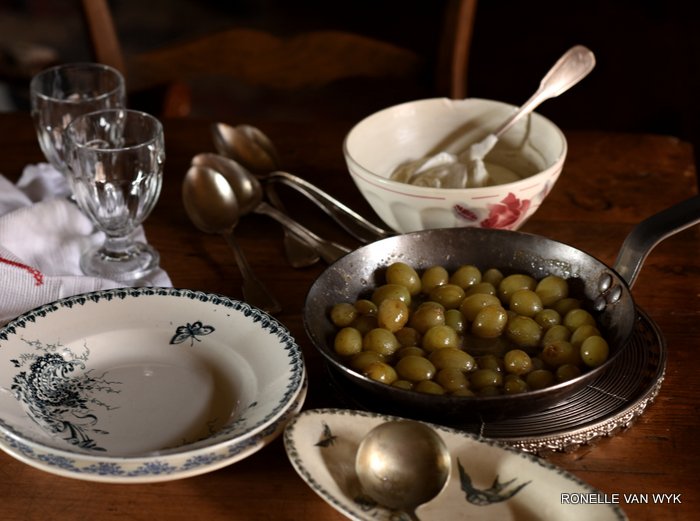 Yogurt marcarpone cream with armagnac flambéed grapes.-004